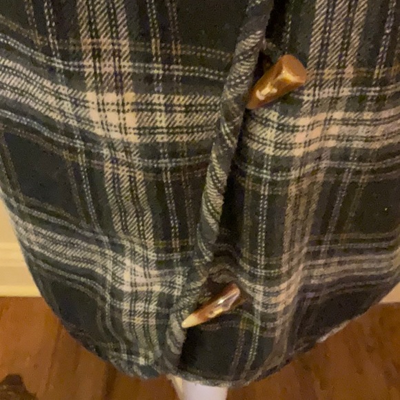 Sundance Cropped Hooded Poncho. - Picture 5 of 10